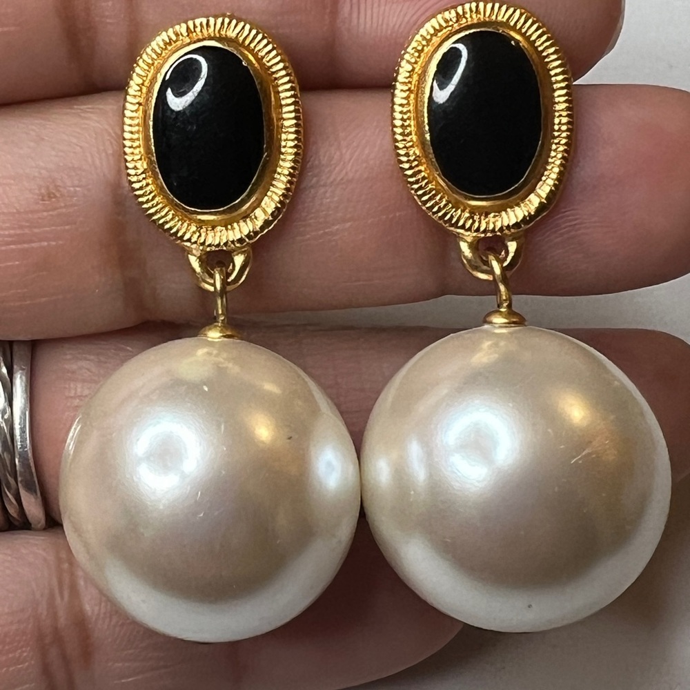 Vintage Gold Tone Black White Faux Round Drop
